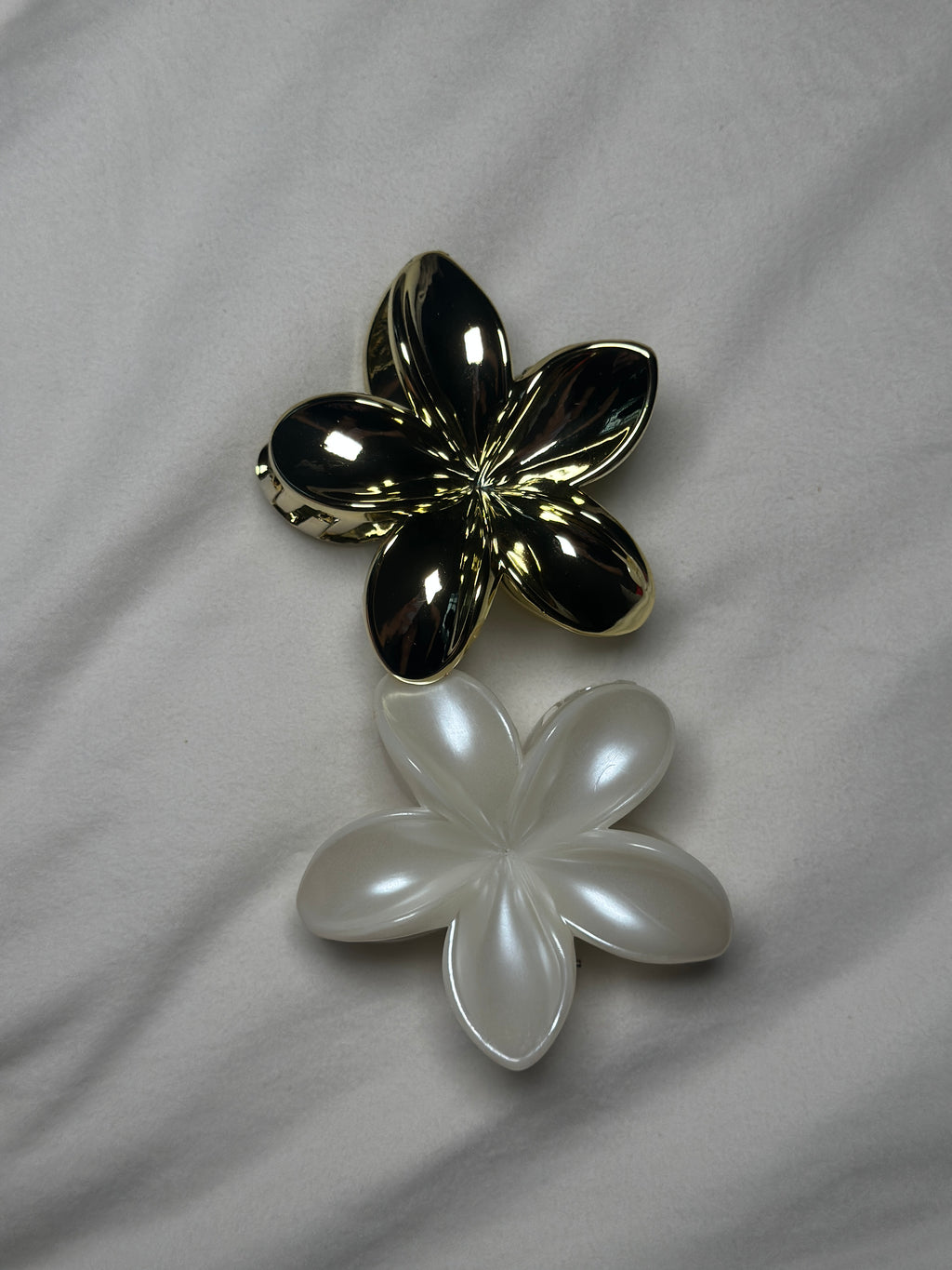 Divine flower clip