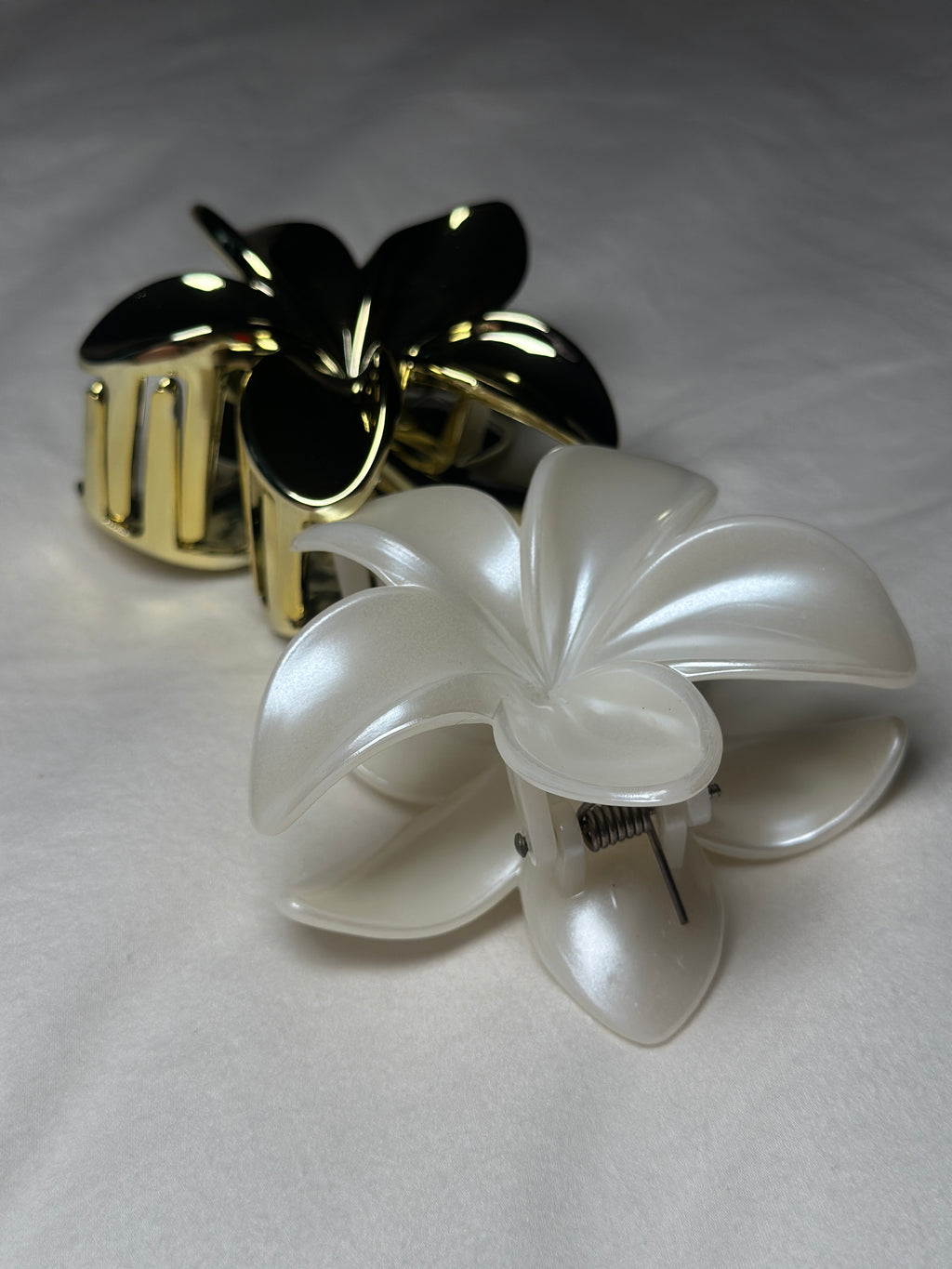 Divine flower clip