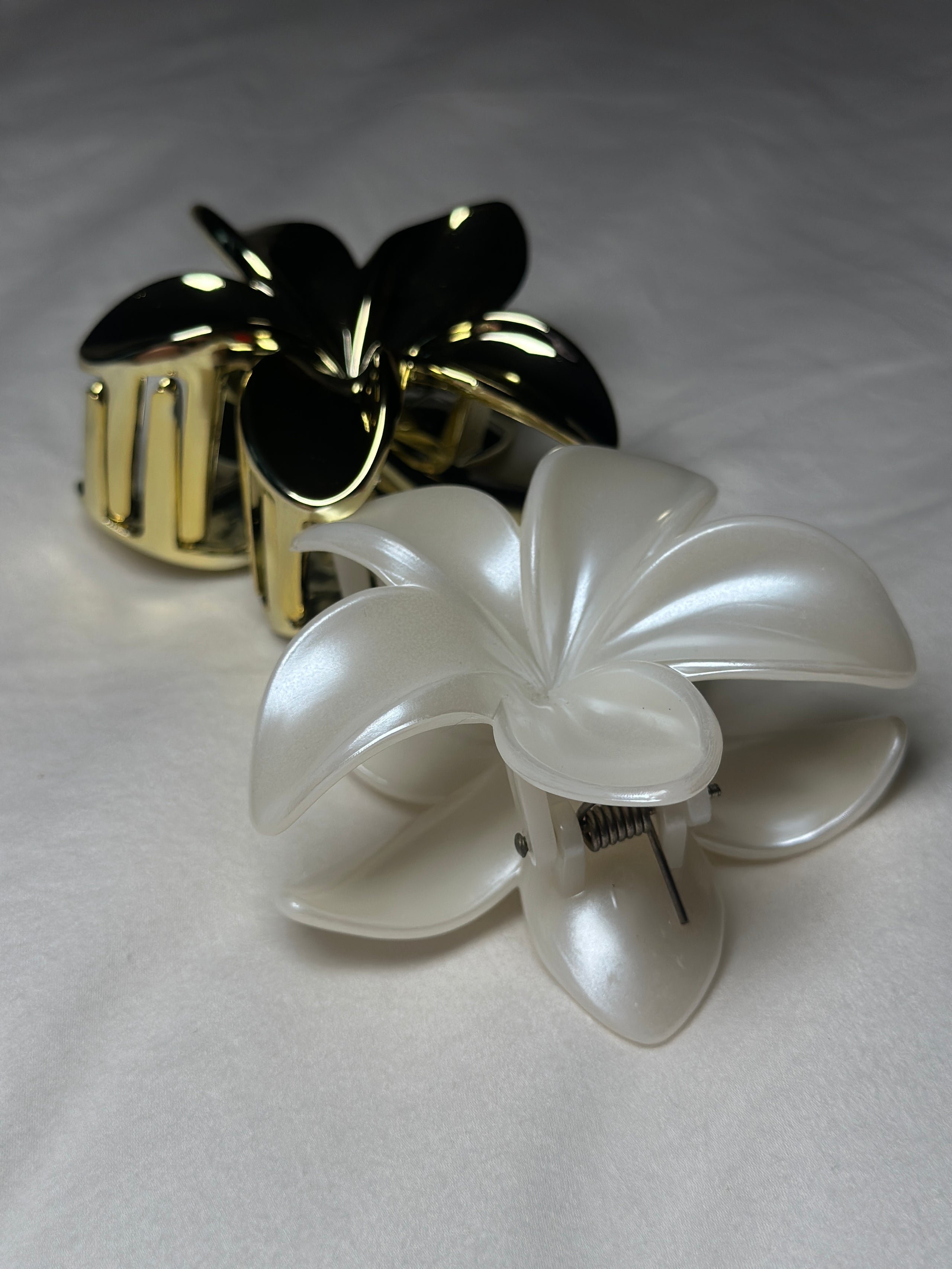 Divine flower clip
