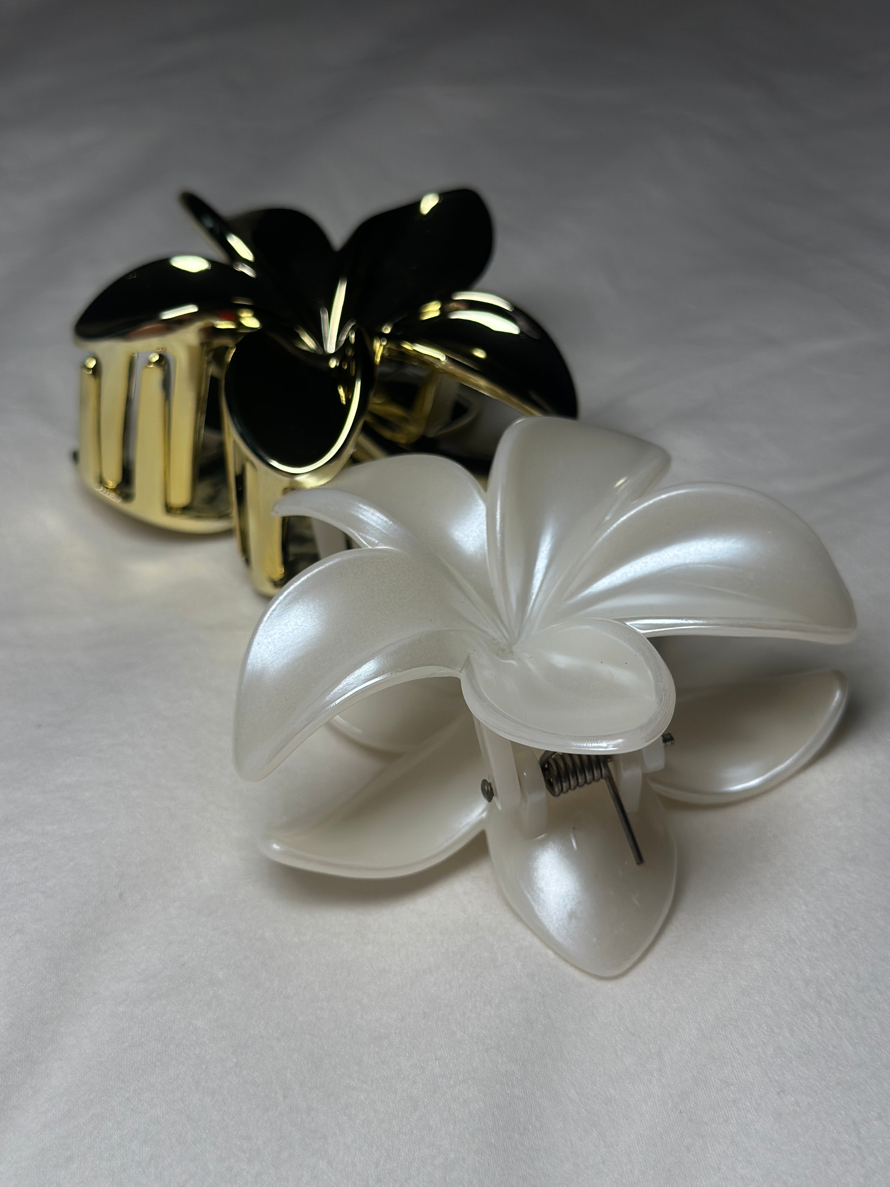 Divine flower clip