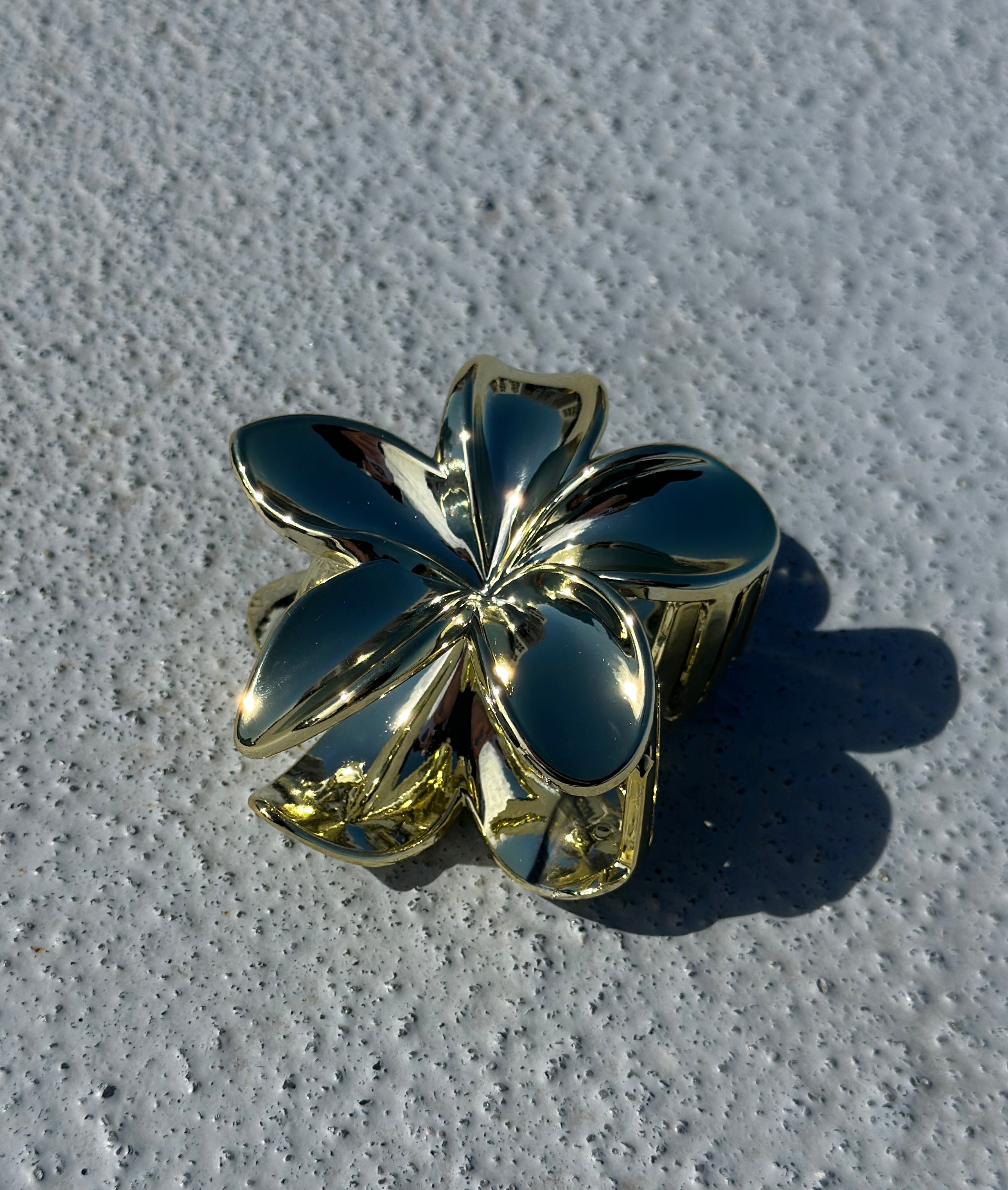 Divine flower clip