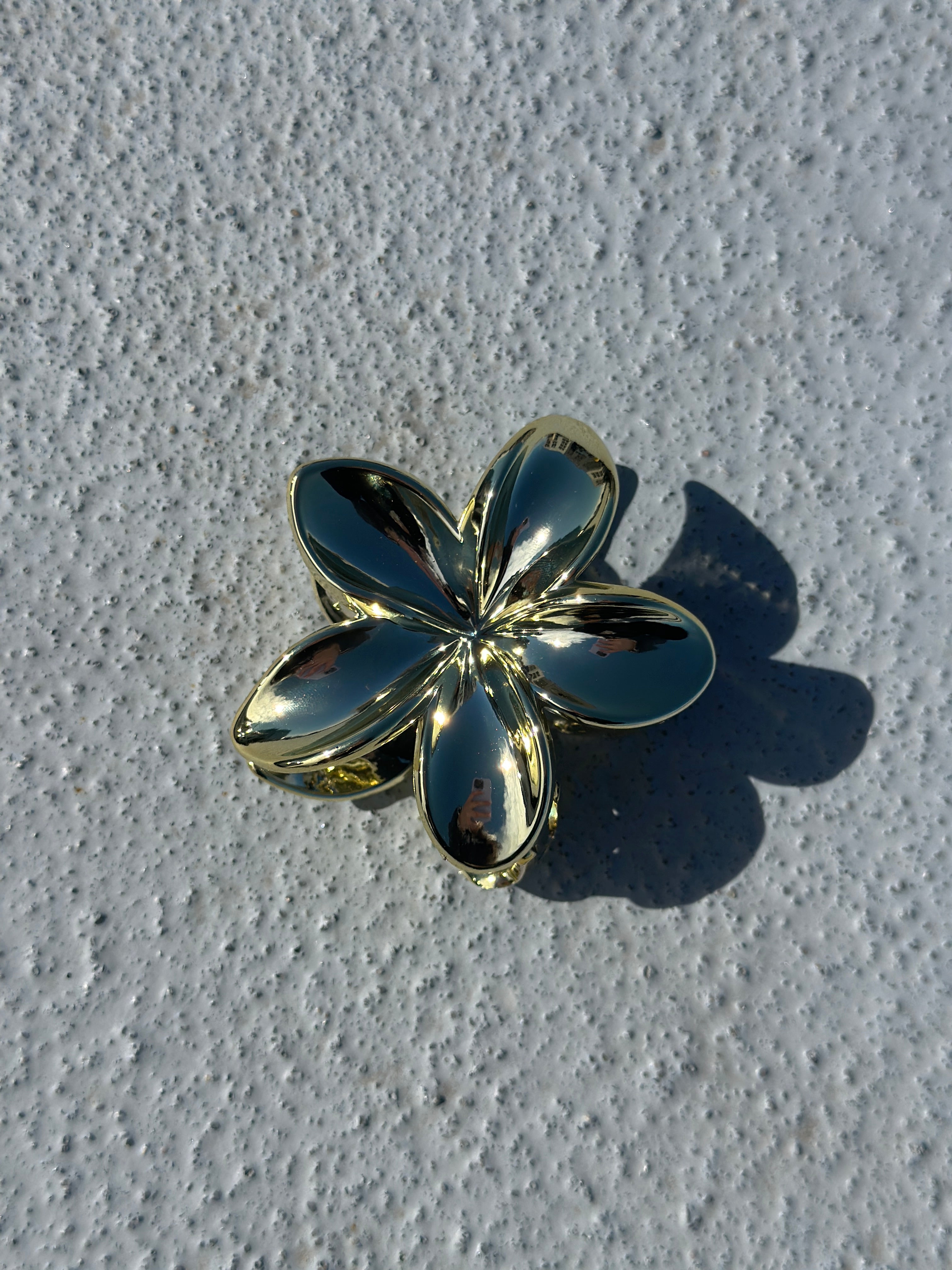 Divine flower clip