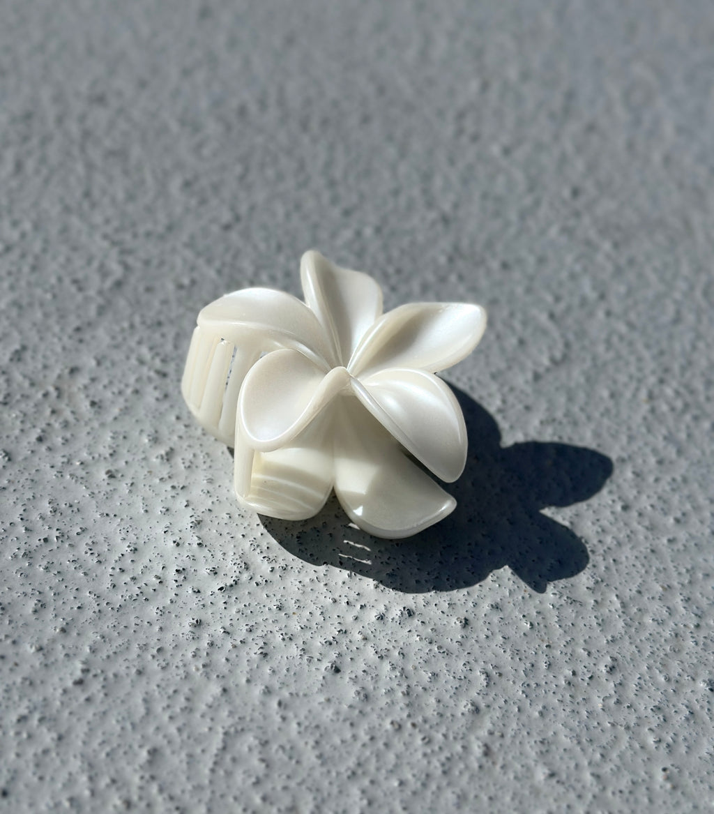 Divine flower clip